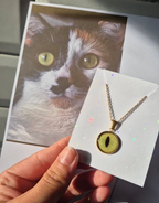 Détails medaillon oeil de chat collier souvenir femme