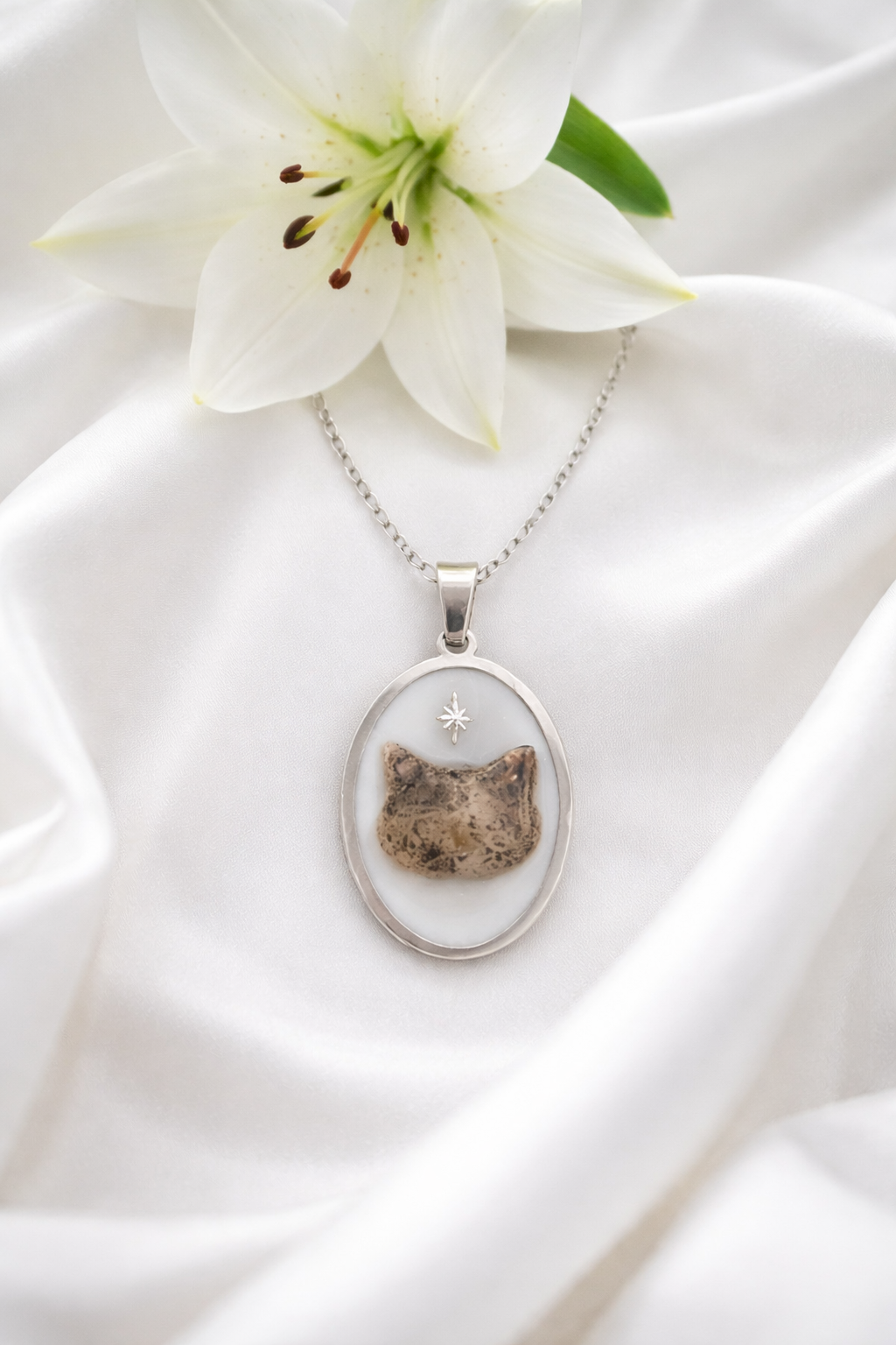 Collier Moon avec cendres